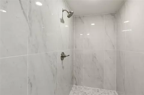 Bath - 667 Seneca Rd, Irondequoit, NY 14622 photo 7 of 7