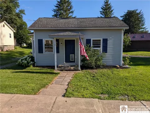 2 Main St, Charlotte, NY 14782