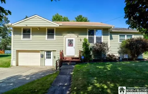 11 Arden Pkwy, Jamestown, NY 14701