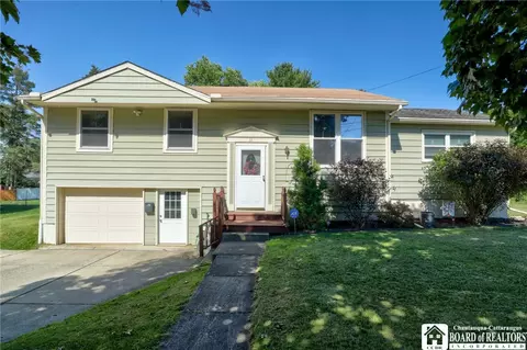 11 Arden Pkwy, Jamestown, NY 14701