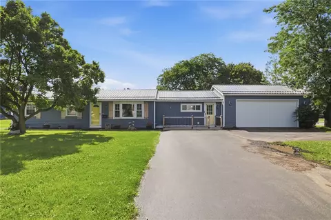 1190 Hook Rd, Farmington, NY 14425