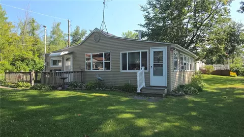 46 Ross Park Dr, Sandy Creek, NY 13145