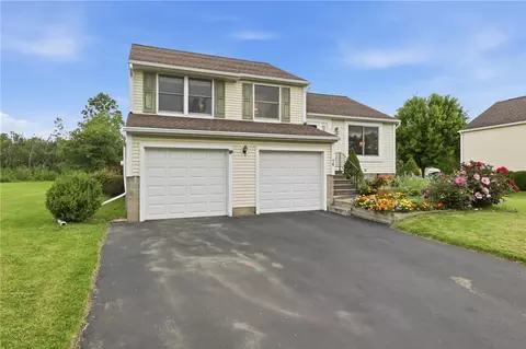 74 Galway Dr, Rochester, NY 14623