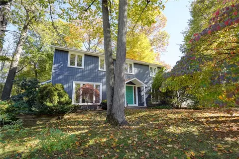 2 Tree Top Dr, Rochester, NY 14625