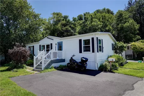 48 Elderberry Cir, Rochester, NY 14625
