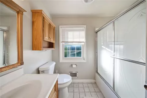 Bath - 968 Rumson Rd, Greece, NY 14616 photo 3 of 5