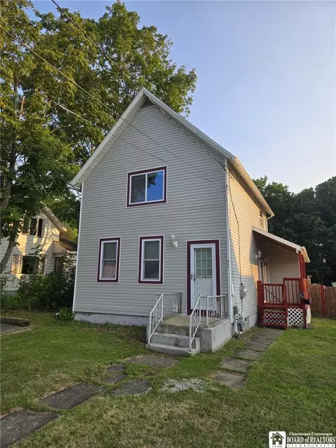 51 Burgess St, Hanover, NY 14136