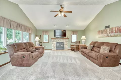Living - 721 Close Cir, Webster, NY 14580 photo 5 of 6