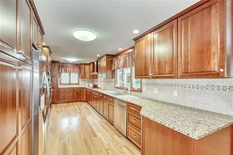 Kitchen - 721 Close Cir, Webster, NY 14580 photo 5 of 6