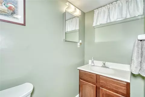 Bath - 721 Close Cir, Webster, NY 14580 photo 4 of 5