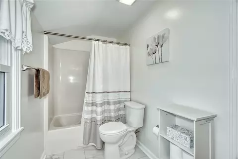 Bath - 721 Close Cir, Webster, NY 14580 photo 3 of 5
