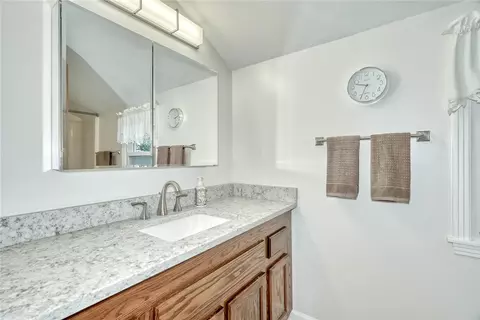 Bath - 721 Close Cir, Webster, NY 14580 photo 2 of 5
