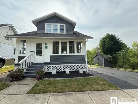 37 Maltby St, Jamestown, NY 14701