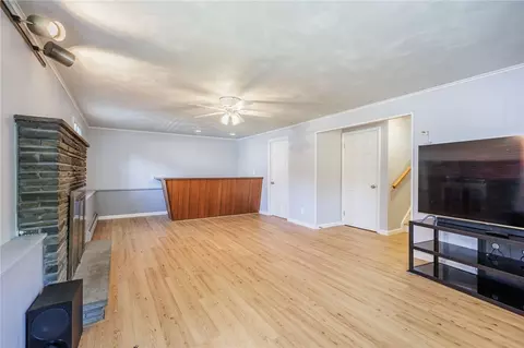 Living - 90 Oakbend Ln, Irondequoit, NY 14617 photo 6 of 8