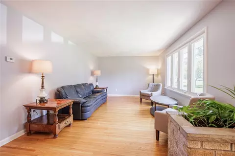 Living - 90 Oakbend Ln, Irondequoit, NY 14617 photo 3 of 8