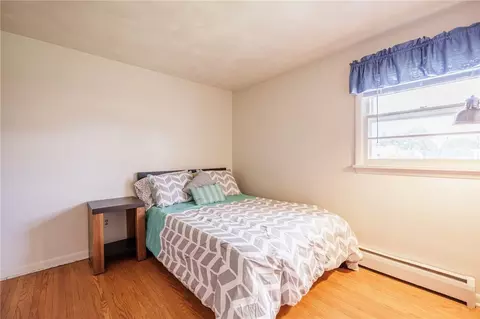 Bedroom - 90 Oakbend Ln, Irondequoit, NY 14617 photo 5 of 6