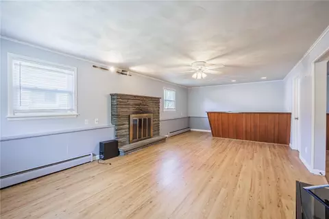 Living - 90 Oakbend Ln, Irondequoit, NY 14617 photo 4 of 7