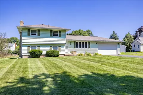 Exterior - 90 Oakbend Ln, Irondequoit, NY 14617 photo 2 of 12