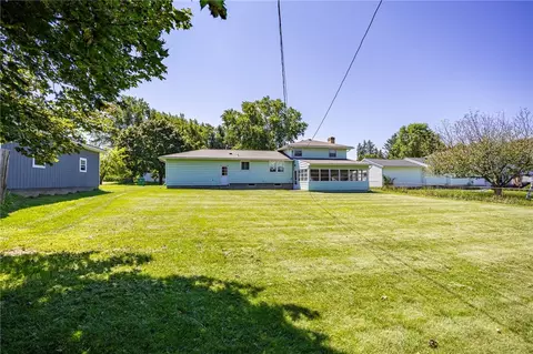 Exterior - 90 Oakbend Ln, Irondequoit, NY 14617 photo 7 of 12