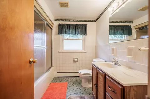 Bath - 90 Oakbend Ln, Irondequoit, NY 14617 photo 3 of 3