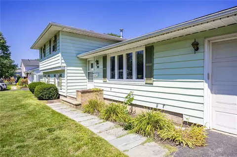 Exterior - 90 Oakbend Ln, Irondequoit, NY 14617 photo 4 of 12
