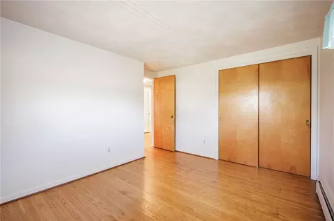 Bedroom - 90 Oakbend Ln, Irondequoit, NY 14617 photo 4 of 6