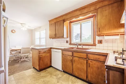 Kitchen - 90 Oakbend Ln, Irondequoit, NY 14617 photo 3 of 4