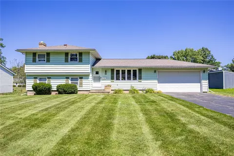 Exterior - 90 Oakbend Ln, Irondequoit, NY 14617 photo 2 of 12