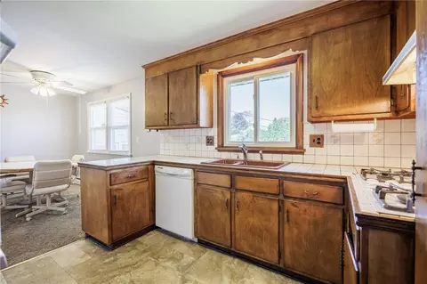 Kitchen - 90 Oakbend Ln, Irondequoit, NY 14617 photo 4 of 4