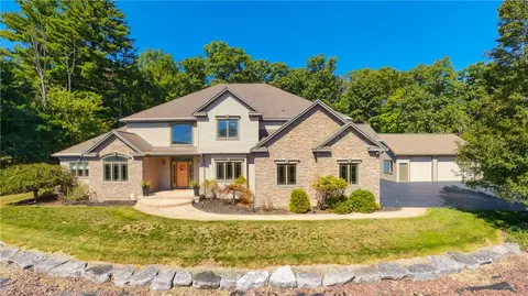 27 Dublin Dr, Elmira, NY 14905