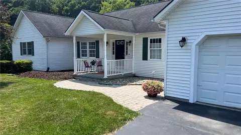 5387 Anvil Dr, Camillus, NY 13031