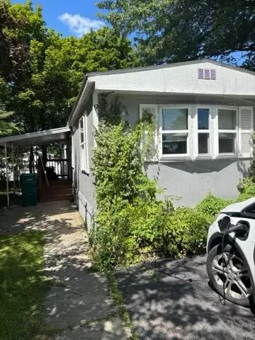 9 Parkview Dr, Avon, NY 14414
