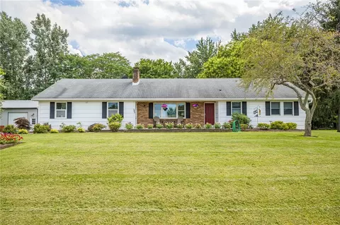 345 Tobin Rd, Henrietta, NY 14467