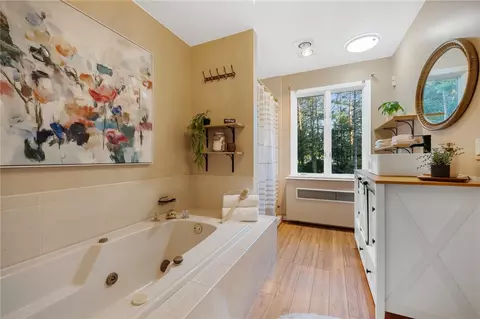 Bath - 554 Helendale Rd, Irondequoit, NY 14609 photo 4 of 6
