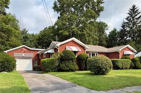 29 Orchard St, Middletown, NY 12455