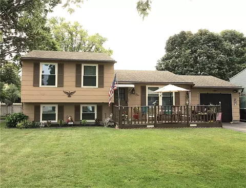 141 Pilot St, Gates, NY 14606