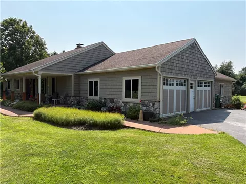 453 Palmer Rd, Riga, NY 14428
