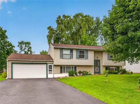 26 Spicewood Ln, Chili, NY 14624