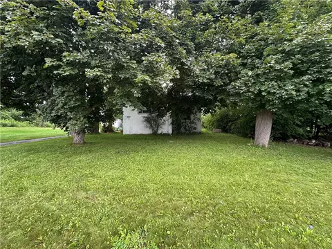 337 Middle Rd, Henrietta, NY 14467