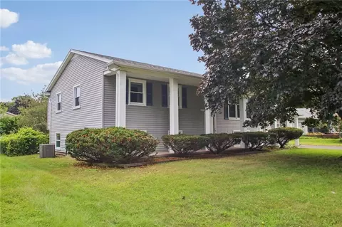 90 Bouckhart Ave, Irondequoit, NY 14622