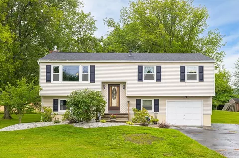 1964 Paddy Ln, Ontario, NY 14519
