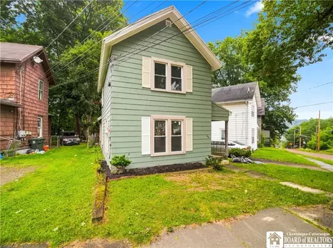 46 Bowen St, Jamestown, NY 14701