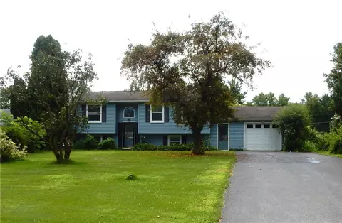 34 Spicewood Ln, Chili, NY 14624