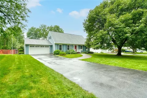 55 Tumbleweed Dr, Pittsford, NY 14534