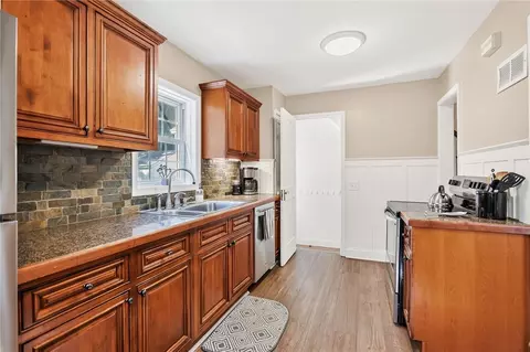Kitchen - 33 Coolidge Rd, Irondequoit, NY 14622 photo 4 of 4