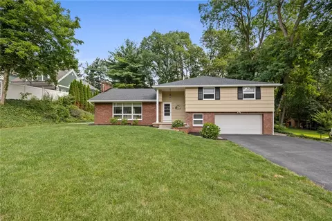 21 Arlington Dr, Pittsford, NY 14534