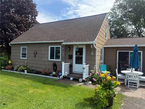 71 Ridge Ter, Greece, NY 14626