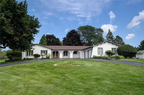 4 Pin Hook Ln, Pittsford, NY 14534