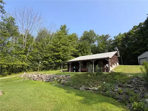 7196 Cloverleaf Rd, New Hudson, NY 14711