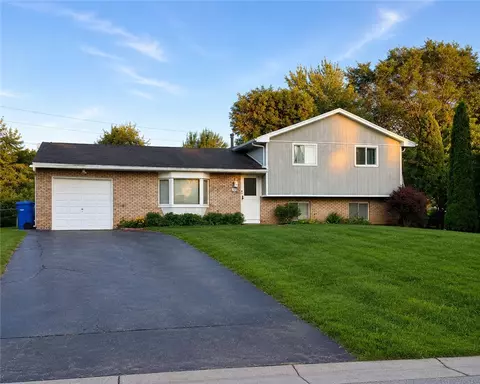50 Kenwick Dr, Rochester, NY 14623